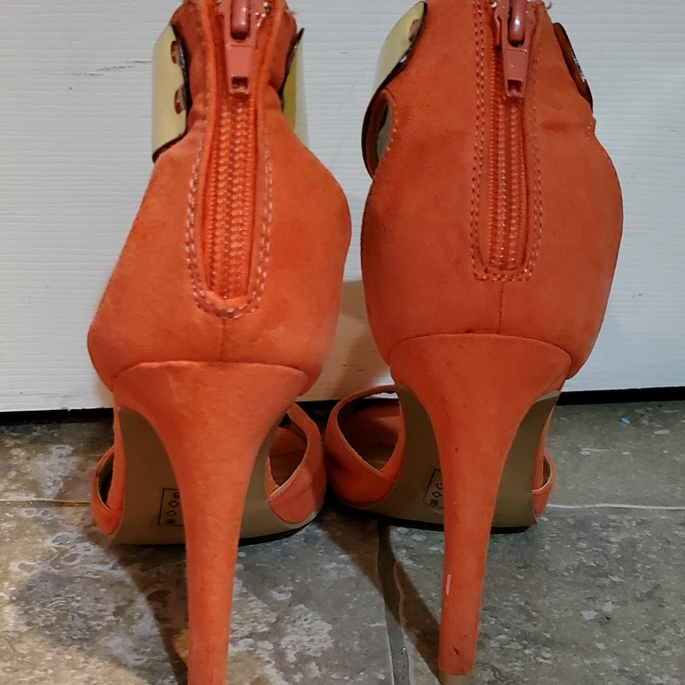 Heels - Picture 2 of 3